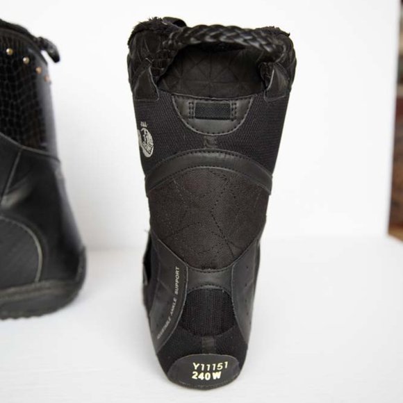 Gently used Salomon snowboard boots - Picture 12 of 13